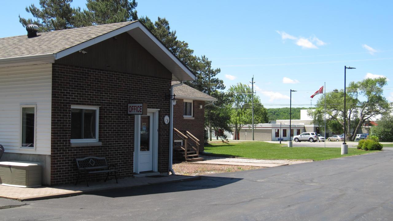 Wellington Inn Bracebridge Exteriör bild